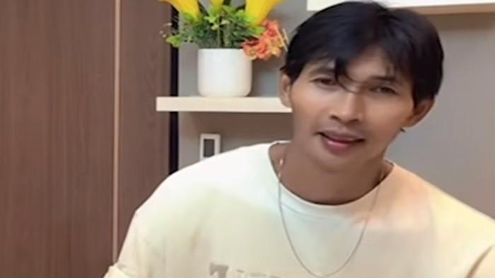 PUTUSKAN CERAI- Arya Khan membenarkan bahwa dirinya sudah tidak lagi tinggal satu atap dengan Pinkan selama sepuluh hari terakhir. Ia mengaku telah memblokir kontak