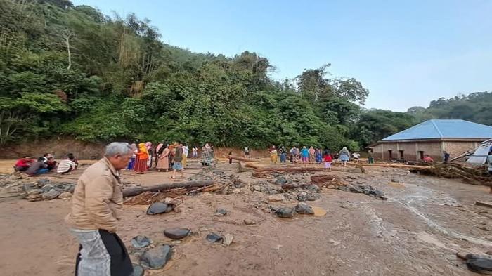 BREAKING NEWS: Banjir Bandang Terjang Desa Tanjung Harapan OKU Selatan, Tiga Warga Dilaporkan Hilang