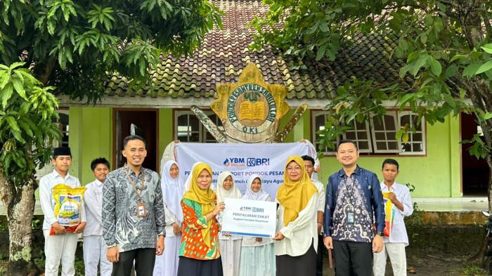 BRI BO Kayu Agung Salurkan Zakat Melalui Yayasan Baitul Maal BRI Untuk 2 Pondok Pesantren