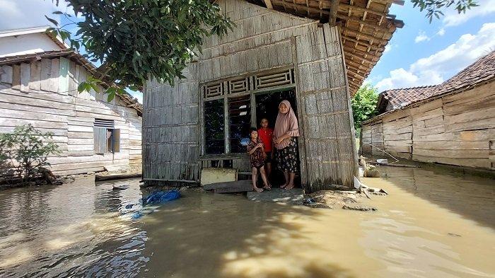 Cerita Tursina, Warga Desa Sabah Lioh OKU Timur Terendam Banjir, Sempat Mengungsi