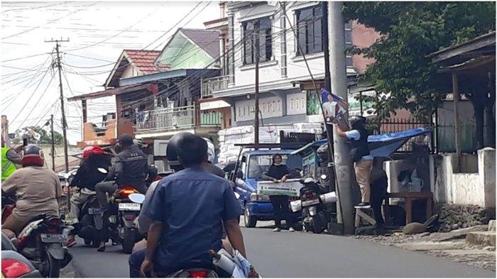 Bawaslu Lubuklinggau Copot Paksa Puluhan APK, Dipasang di Tiang Listrik, Pohon dan Fasilitas Umum