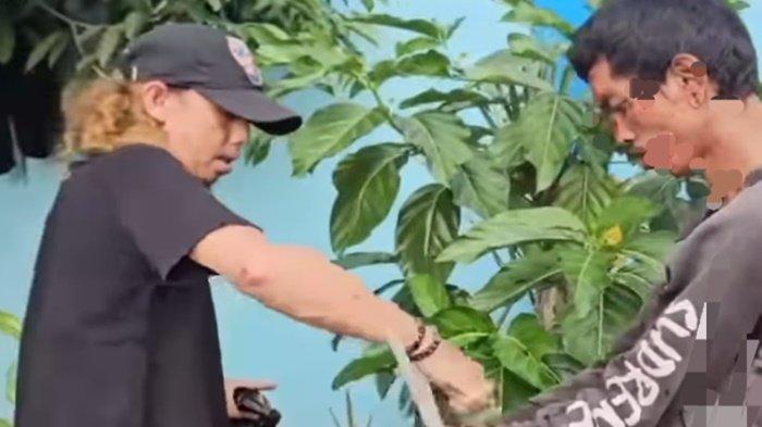 Berawal Saling Tatap, Jukir Liar Tusuk Ojol di Palembang, Ditangkap Polisi yang Kebetulan Lewat