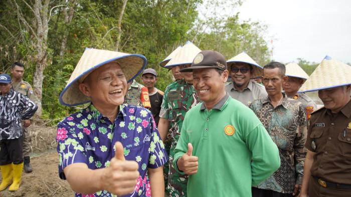 Bupati OKU Timur Lanosin Tanam Padi Perdana, Komitmen Wujudkan Swasembada Pangan Nasional