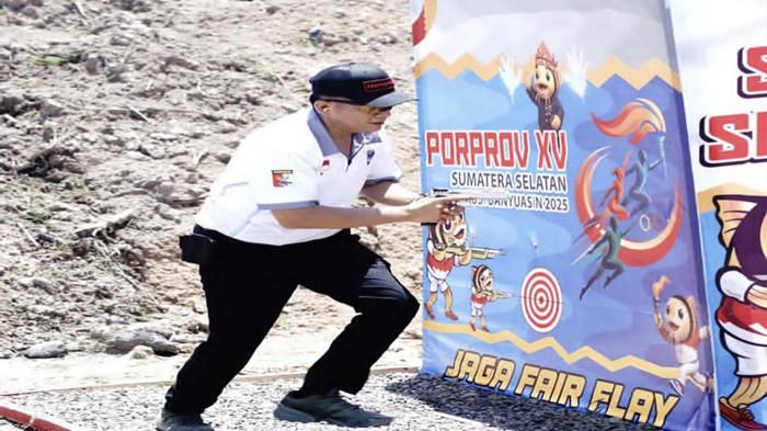 Bupati OKU Timur Lanosin Turun Langsung Ikut Tanding di Cabor Tembak Reaksi Porprov Sumsel 2025