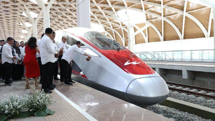 Dalam peresmian penjualan tiket kereta cepat Jakarta-Bandung atau yang bernama “Whoosh”, BRI memastikan ketersediaan layanan pembayaran BRI dalam setiap transaksinya.