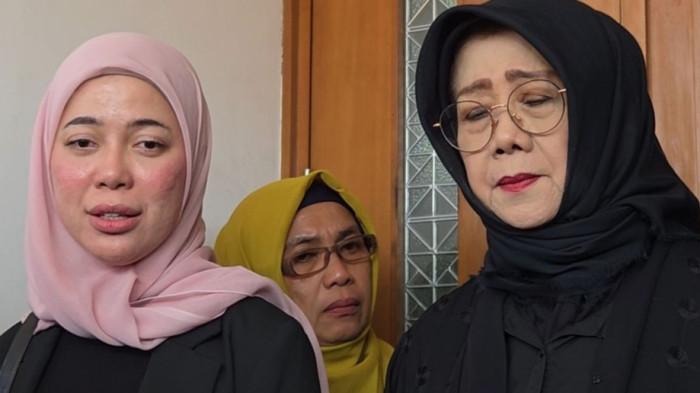 SIDANG AMMAR ZONI - Dokter Kamelia dan Titik Haryati usai menghadiri sidang pembacaan tuntutan Ammar Zoni di Pengadilan Negeri Jakarta Pusat, Kamis (12/3/2026). Dokter Kamelia mengaku kecewa dengan tuntutan Ammar Zoni.