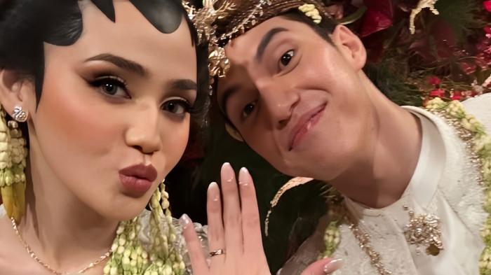 RESMI MENIKAH : Intip Isi souvenir akad nikah El Rumi dan Syifa Hadju resmi menikah hari ini, Minggu (26/4/2026)