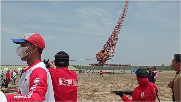Ada Layang-layang Naga 100 Meter, Semarak Festival Layang-layang Rektor Cup Dies Natalis Unsri ke-63