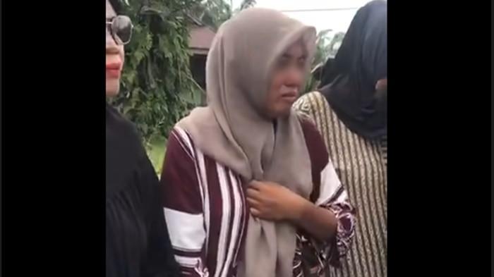 Tangis Shella Saukia Tahu Kisah Pilu Istri Diceraikan Suami Jelang Pelantikan PPPK, Ingat Masa Lalu