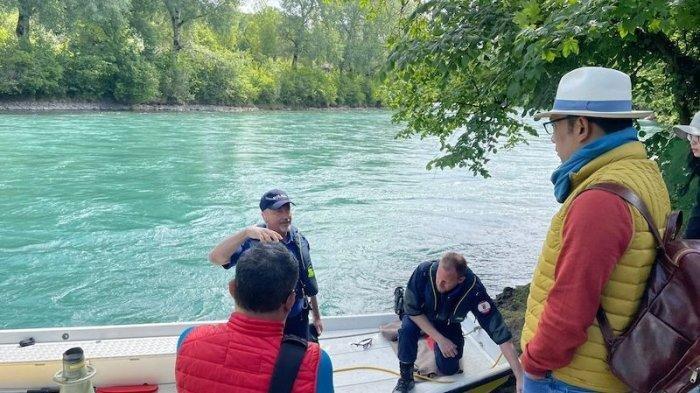 'Eril Dimana Kamu Nak' Ridwan Kamil dan Atalia Tak Lelah Ikut Susuri Sungai Cari Eril yang Hanyut