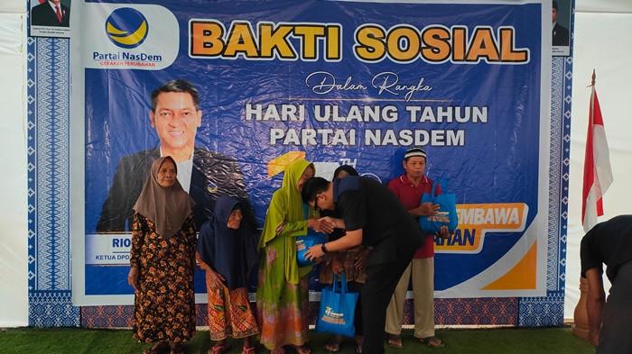 HUT ke-14, DPD NasDem OKU Timur Tebar Kepedulian Lewat Ribuan Paket Sembako dan Cek Kesehatan Gratis