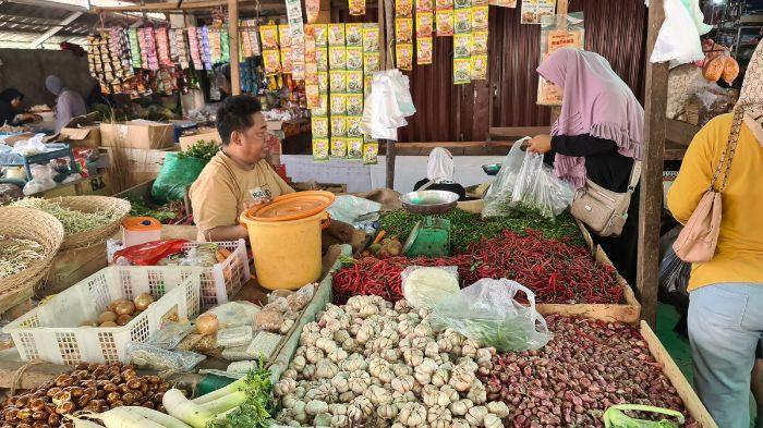 Harga Sembako di Pasar Inpres Martapura OKU Timur Stabil, Cabai Hingga Tomat Bahkan Turun Pekan Ini