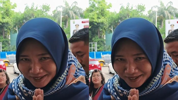 Herawati mantan asisten Erin Wartia memenuhi panggilan penyidik untuk pemeriksaan kasus dugaan penganiayaan di Polres Jakarta Selatan, Senin (4/5/2026).