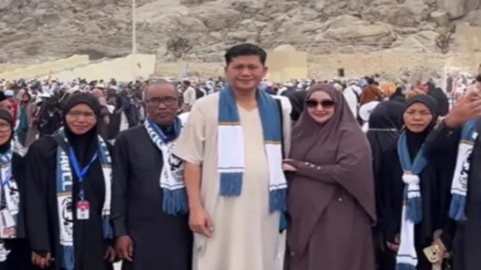 BERANGKAT UMRAH- Informasi keberangkatan Bupati Aceh Selatan, Mirwan MS Umrah viral di tengah bencana di daerahnya, setelah teken surat tak sanggup tangani banjir