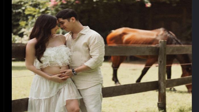 ALYSSA UMUMKAN HAMIL - Kabar bahagia Al Ghazali umumkan kehamilan pertama sang istri, Alyssa Daguise.