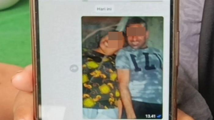 PEMBUNUHUAHN CUCU MPOK NORI - Kakak Dwhinta Anggary (37) menunjukkan foto korban, cucu seniman Betawi legendaris Mpok Nori, yang tewas di rumah kontrakannya di Jalan Daman I, Bambu Apus, Cipayung, Jakarta Timur, usai diduga dibunuh mantan suami sirinya, Fuad, Minggu (22/3/2026).(KOMPAS.com/NURPINI AULIA RAPIKA)