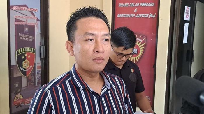 AKBP DEVI SUJANA - Kasat Reskrim Polrestabes Makassar Kompol Devi Sujana saat diwawancarai awak media di gedung Satreskrim Polrestabes Makassar, Jalan Ahmad Yani, Kota Makassar, Sulsel, Selasa (20/2/2024). AKBP Devi berhasil bongkar kasus penculikan BR, balita 4 tahun di Taman Pakui Sayang, Jl AP Pettarani, Kecamatan Panakkukang, Makassar, pada Minggu (2/11/2025).