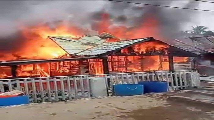Kebakaran Hanguskan Rumah Peninggalan Orangtua Kades Sungai Dua Muba, Api Berasal dari Atap