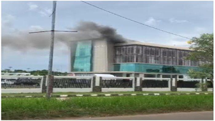 Kebakaran Poltekpar Palembang di Jakabaring, Asap Hitam Mengepul dari Gedung Rektorat