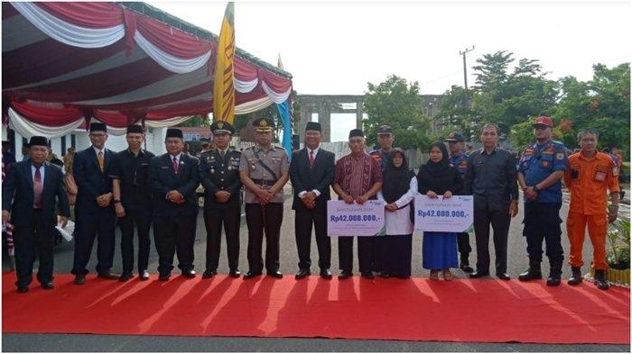 Keluarga Petugas Damkar OKU Gugur Bertugas Terima Santunan Rp 84 Juta, Ibu Terus Terisak