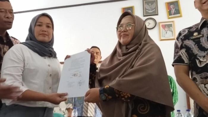 Reaksi Kepsek Dini Kembali Aktif ke SMAN 1 Cimarga usai Damai dengan Siswa Merokok: Masih Waswas