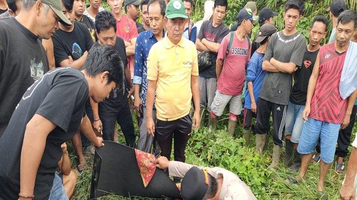 BREAKING NEWS: Ketua RT di OKU Ditemukan Tewas Dengan 9 Luka Tusuk, Tertelungkup Dekat Jembatan