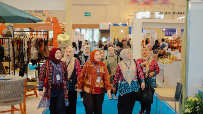 Ketua TP PKK Kota Palembang, Dewi Sastrani Hadiri Trade Expo Indonesia ke-40 di Tangerang