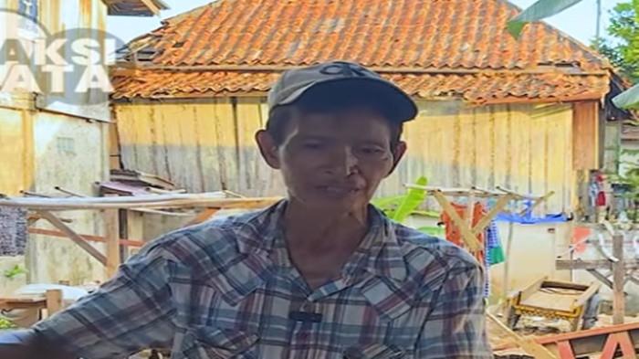 WARGA DIANCAM -  Kgs Rifai (53) warga Lorong Terusan 1, Kecamatan Seberang Ulu I (SU I), Palembang saat ditemui Tribun  Sumsel, Jumat (11/4/2026). Ia mengungkapkan pelaku yang menumpang di rumahnya selama 2 tahun bukan berasal dari tetangga dan keluarganya.