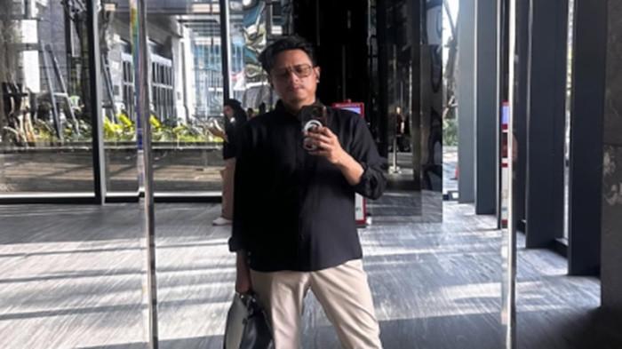 KONFLIK RUBEN & SARWENDAH -- Melalui unggahan di media sosial, Nanda mengungkap bahwa Ruben pernah mempercayakan Sarwendah untuk dikelolanya sebagai manajer. Pengakuan itu disampaikan di tengah memanasnya perselisihan pascacerai yang kini menjadi perhatian publik.