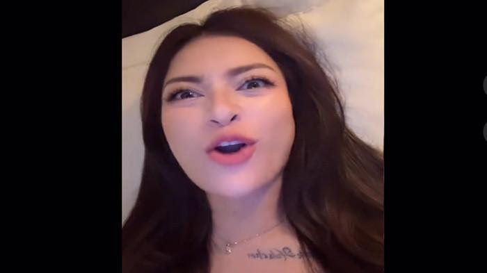 Mantan istri Sule, Nathalie Holscher memberikan pernyataan menohok yang diduga kuat menyindir Teddy Pardiyana. Ia mempertanyakan harga diri sosok yang masih mengandalkan harta warisan orang yang sudah meninggal dan keluarganya,