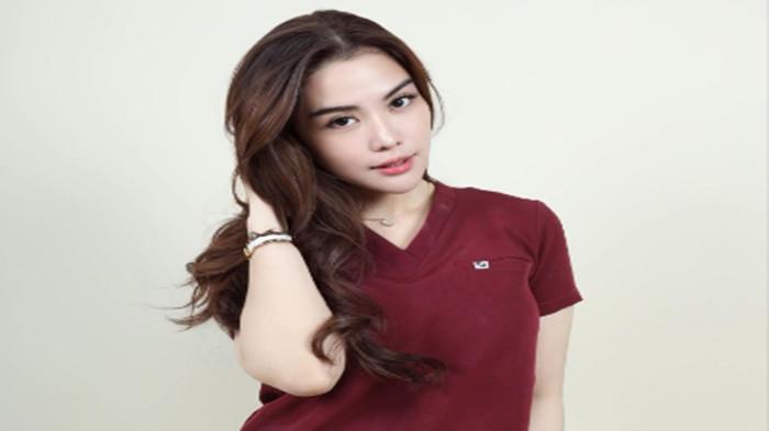 SELEBGRAM DOKTER KOAS - Mengenal sosok Cindy Rizky Aprilia atau Cindy Rizap ramai dibicarakan di media sosial, dikenal selebgram yang sekaligus berprofesi sebagai dokter koas.