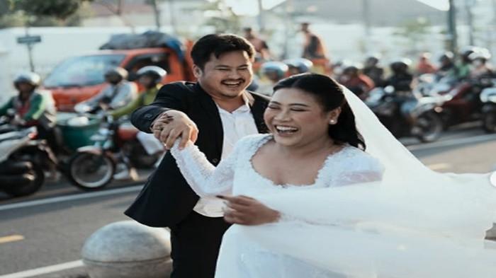 BOIYEN AKAN MENIKAH - Momen Boiyen dan Rully Anggy Akbar tengah prawedding di Yogyakarta. Sosok suami jadi sorotan.