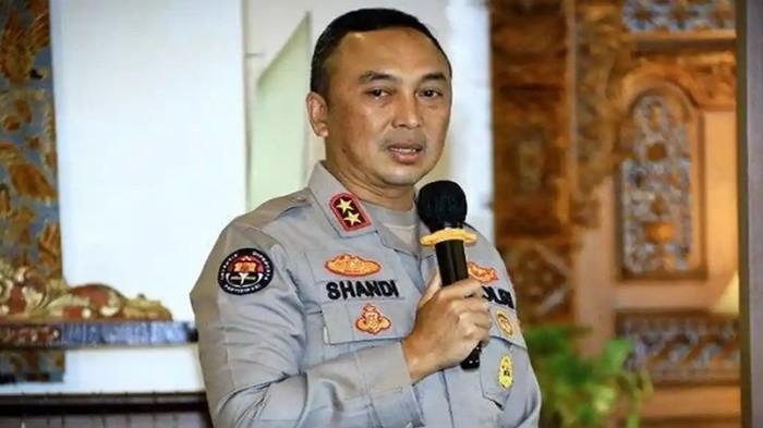 MUTASI POLRI -- Kadivhumas Polri Irjen Pol Sandi Nugroho memberikan sambutan pada acara Makan Siang Bersama dan Diskusi Rencana Reuni ke-30 Alumni Akpol 1995 Batalyon Patriatama, Rabu (22/1/2025). Diketahui, Irjen Sandi Nugroho ditunjuk menjadi Kapolda Sumsel