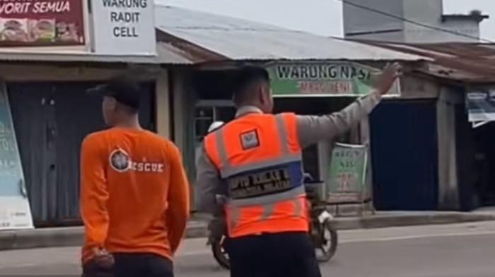 PUNGLI -- Tangkap layar video di akun instagram fesbukbanten yang diposting, Rabu (7/1/2026). Memperlihatkan seorang relawan (kiri) yang viral disebut menjadi korban pungli bersama oknum dishub di Palembang. Kadishub Palembang kini buka suara, Kamis (8/1/2026).