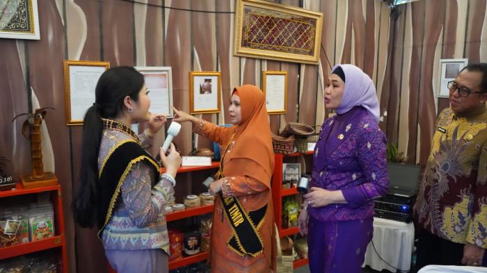 OKU Timur Angkat Kearifan Lokal di Festival Literasi Sumsel 2025, Batok Kelapa Jadi Daya Tarik Utama