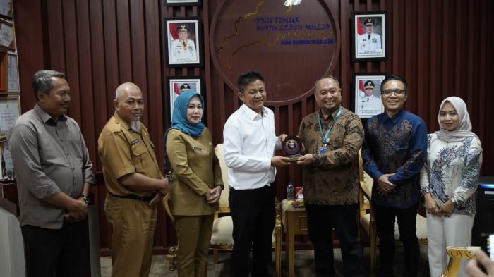 Bupati Lanosin Teken MoU dengan PLN ICON Plus, Pemkab OKU Timur Dorong Smart City