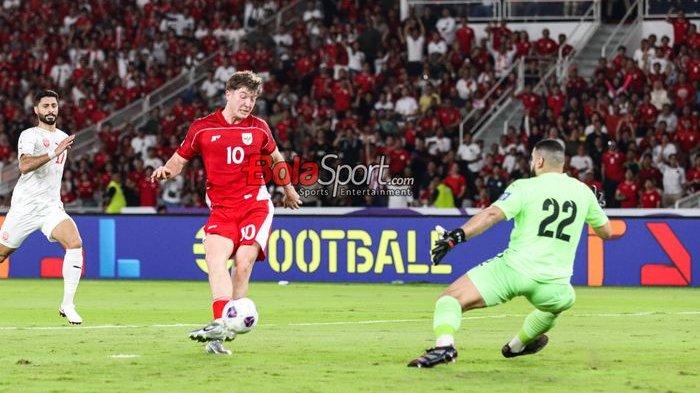 CETAK GOL : Ole Romeny membobol Ebrahim Lutfalla dalam laga timnas Indonesia vs Bahrain di Kualifikasi Piala Dunia 2026, Selasa (25/3/2025).