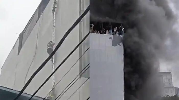 KEBAKARAN DI JAKPUS- Para karyawan yang terjebak kebakaran di Gedung Terra Drone berteriak minta tolong dari titik tertinggi gedung, ada yang nyaris melompat dari rooftop