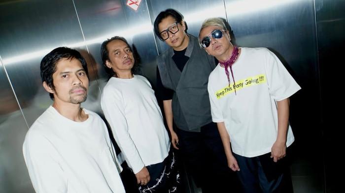 GIGI BAND- (kanan) Pemain bass legendaris grup band GIGI, Thomas Ramadhan, beri sinyal segera meninggalkan band yang telah membesarkan namanya, singgung pengkhianatan