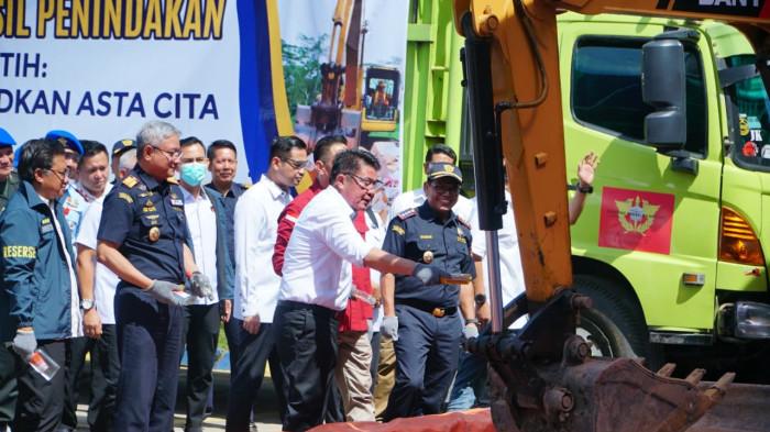 Hadiri Pemusnahan Barang Milik Negara Tahun 2025, Herman Deru Beri Apresiasi Bea Cukai