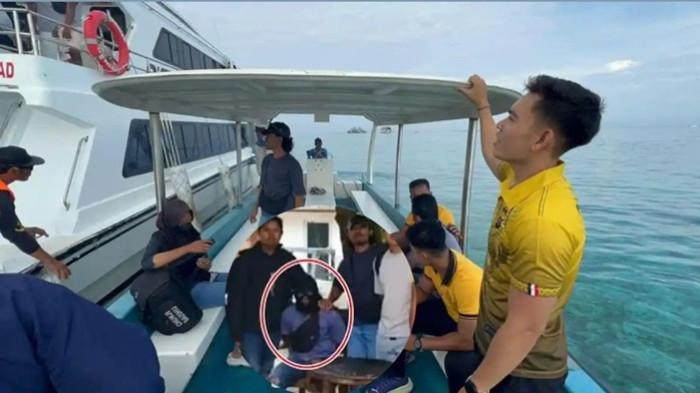 PENANGKAPAN PELAKU - Penangkapan KS alias Ateng (44), pelaku membawa kabur SP (16) siswi SMA asal Ogan Komering Ulu (OKU), Sumsel ke Pulau Dewata Bali berlangsung dramatis. Aparat dan pelaku sempat kejar-kejaran dengan fastboat di laut Nusa Penida. 