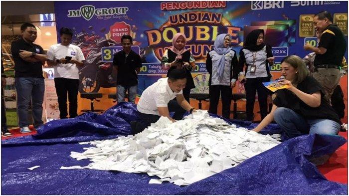 Ridho Bawa Pulang Motor Hadiah Utama Program Undian Double Untung JM Group, Belanja Rp 100 Ribu