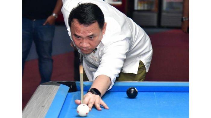 ANGGARAN MEJA BILIAR - Ketua DPRD Sumsel, Andie Dinialdie yang juga Ketua POBSI Sumsel, pada salah satu momen turnamen POBSI Cup dengan total hadiah Rp 61 juta beberapa waktu lalu.