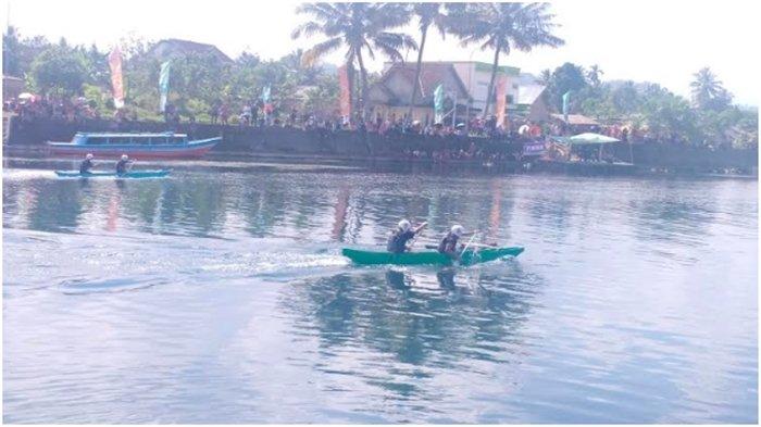 Perdana Digelar Lomba Perahu Cadik di Danau Ranau OKU Selatan, 60 Pasang Peserta Ikut Serta