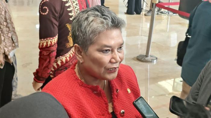 Ketua DPP PDI-P Ribka Tjiptaning ditemui di Kompleks Parlemen Senayan, Jakarta, Jumat (16/8/2024). Pernyataan  Ribka Tjiptaningsecara tegas menolak usulan gelar pahlawan Soeharto, dengan menuding almarhum terlibat dalam pelanggaran Hak Asasi Manusia