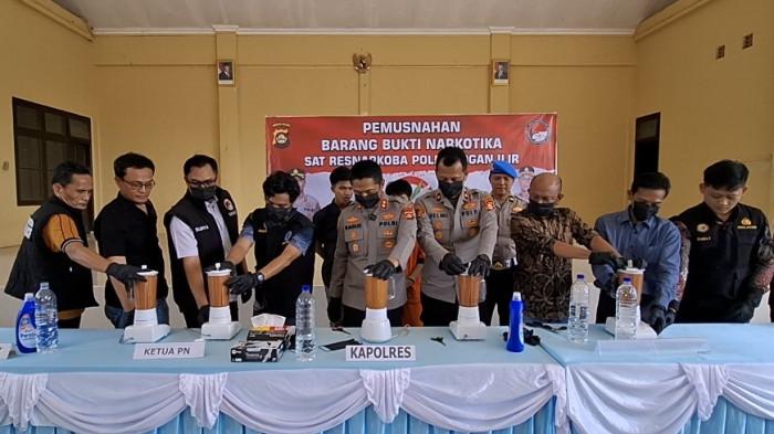 Polres Ogan Ilir Musnahkan 10 Ribu Butir Ekstasi dan 408 Gram Sabu, Satu Tersangka Diamankan
