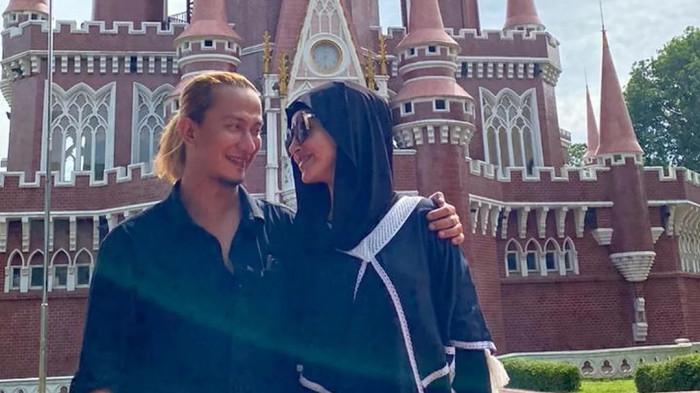 ISTRI SAH BUKA SUARA- Potret Habib Bakar bin Smith dan Helwa Bachmid. Luna Balghoits, istri sah Habib Bakar bin Smith ancam polisikan Helwa Bachmid usai tuduh suaminya menelantarkannya