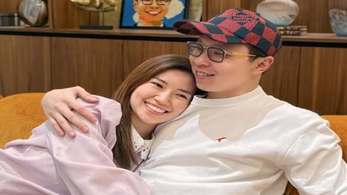 RICHARD LEE DITAHAN - Potret Richard Lee bersama sang istri, Reni Effendi. Kini lewat Instagram miliknya Reni membagikan potongan video yang membahas soal suami baik di tengah kabar Richard Lee ditahan.