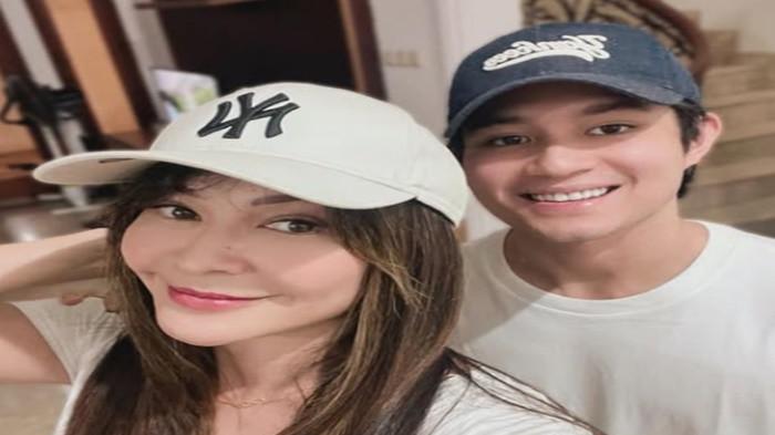 TEUKU RASSYA MENIKAH - Potret Tamara Bleszynski bersama Teuku Rassya. Kini Teuku Rassya muncul membagikan tangkapan layar isi percakapan dengan sang ibu soal kehadiran tanpa busana dan seperti tamu undangan.
