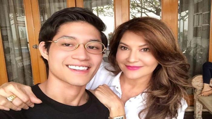 TEUKU RASYA MENIKAH - Potret Tamara Bleszynski bersama Teuku Rasya. Kini postingan terbaru Tamara disorot setelah hadir di pernikahan Teuku Rasya.